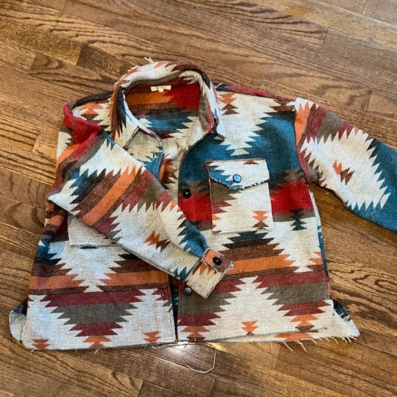 Women's Aztec Patterned Shacket - Picture 2 of 7